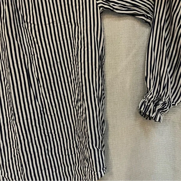 Black & White business casual blouse monochromatic striped, Medium - Picture 5 of 7
